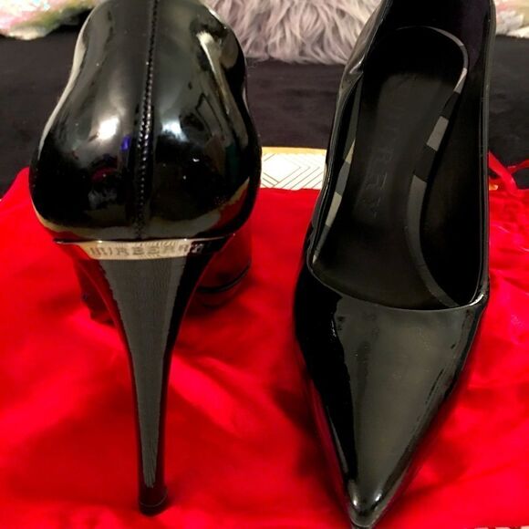 Authentic Burberry Metal logo tag, patent leather stilettos - Picture 2 of 11